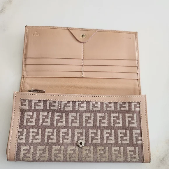 Fendi Long wallet. Gorgeous tan and cappuccino colors. - Picture 14 of 16